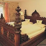 Schloss 4*